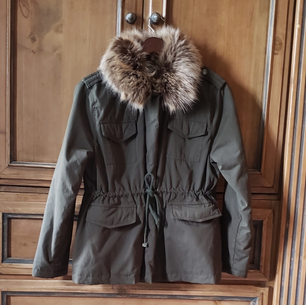 Brandy Melville Winter Jacket with Detachable Faux Fur Collar Olive Green Small